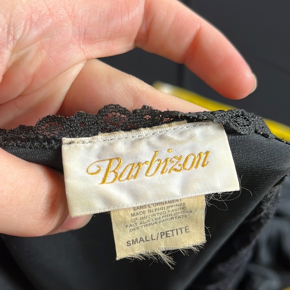 Vintage black satin lace robe size S - Picture 2 of 6